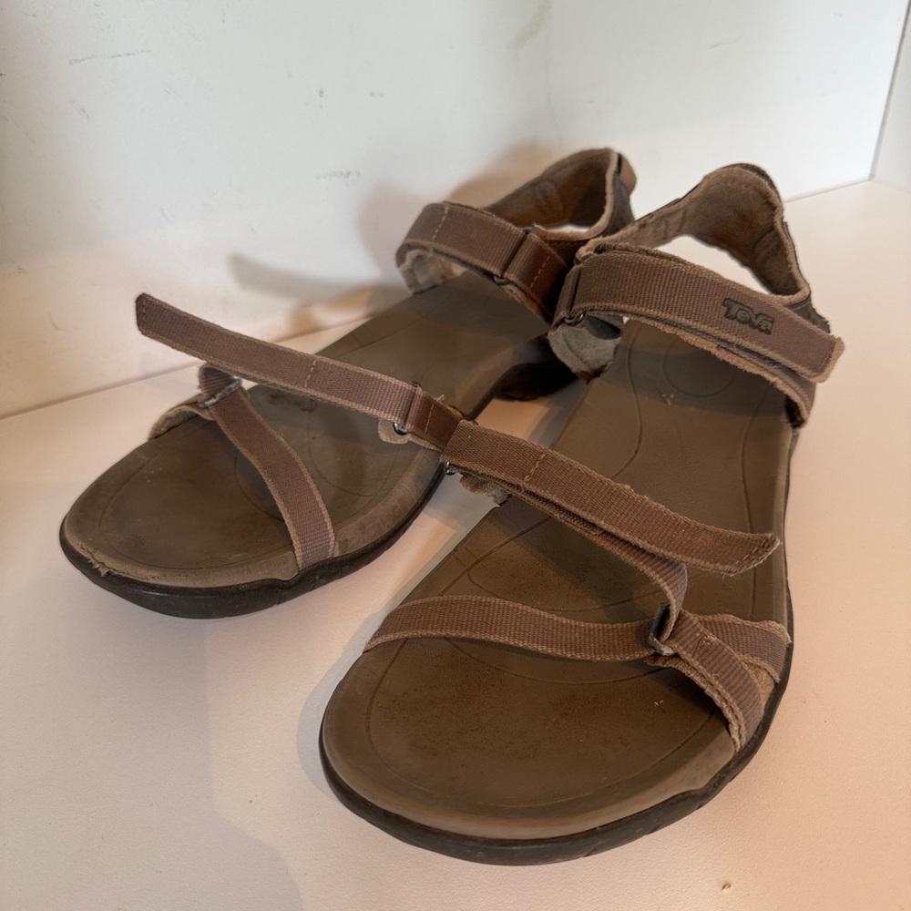 Teva Brown neutral Strappy Sandals size 10 lake water shoes summer outside